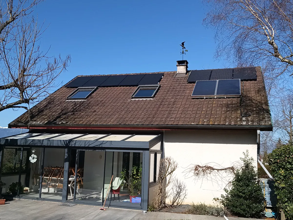 Maison à Saint-Julien-en-Genevois équipée de panneaux Voltec Solar et d'une batterie virtuelle, installation Activolt 2026